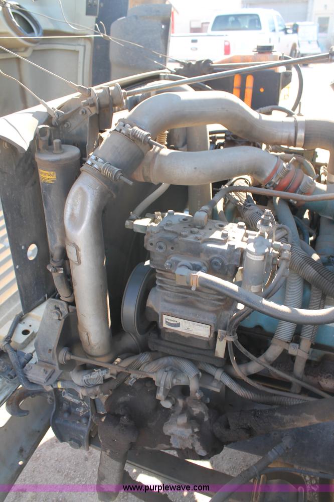 image for item J1313 2000 International 4700 flat bed truck