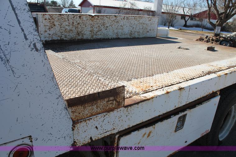 image for item J1313 2000 International 4700 flat bed truck