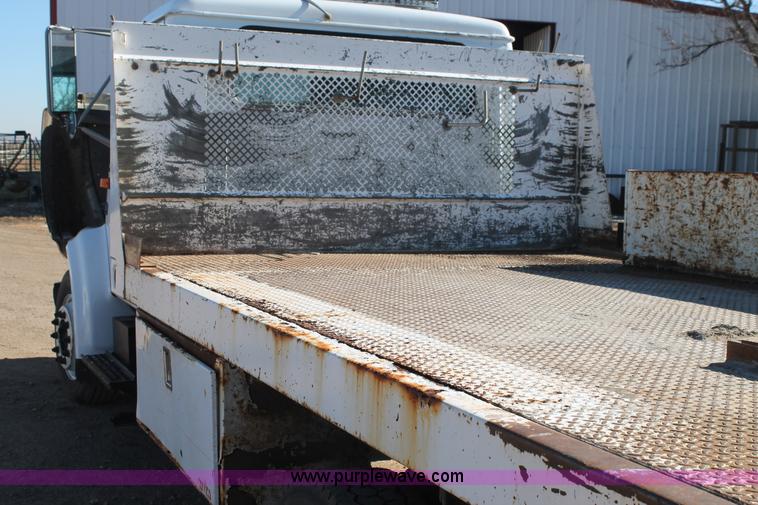 image for item J1313 2000 International 4700 flat bed truck