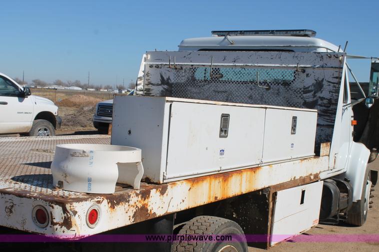 image for item J1313 2000 International 4700 flat bed truck