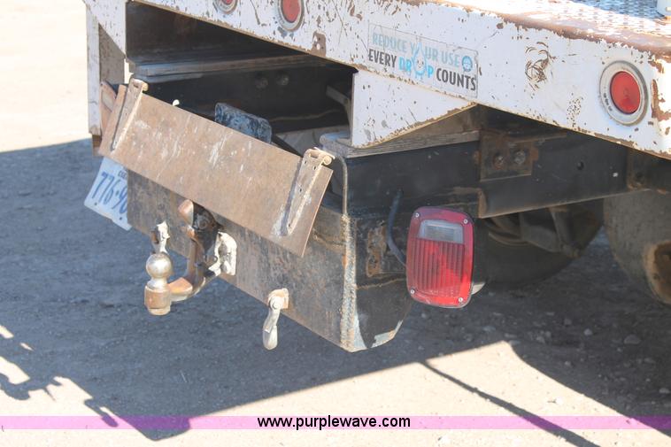 image for item J1313 2000 International 4700 flat bed truck