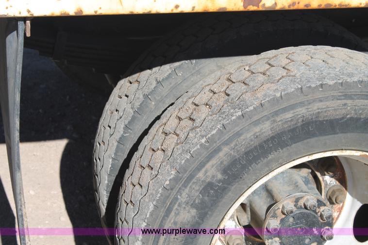 image for item J1313 2000 International 4700 flat bed truck