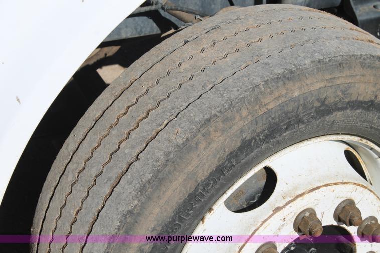 image for item J1313 2000 International 4700 flat bed truck