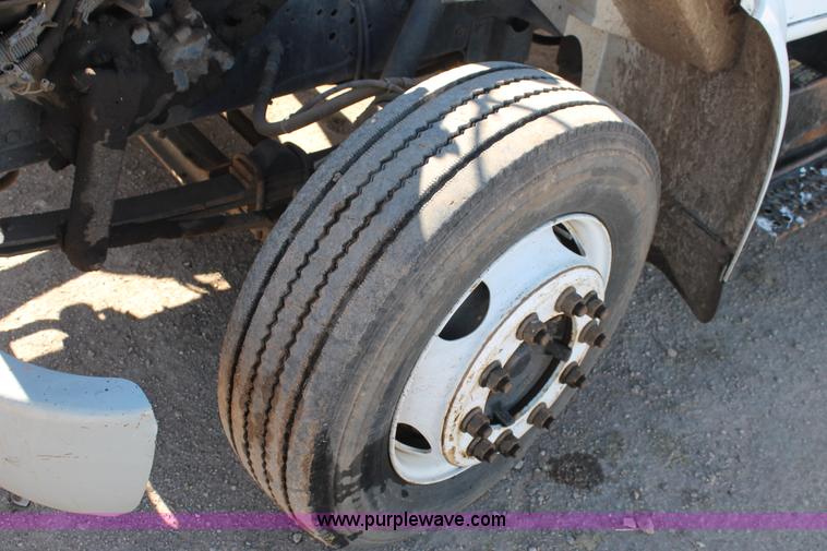 image for item J1313 2000 International 4700 flat bed truck