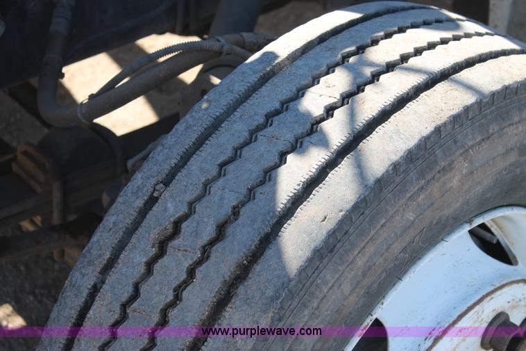 image for item J1313 2000 International 4700 flat bed truck