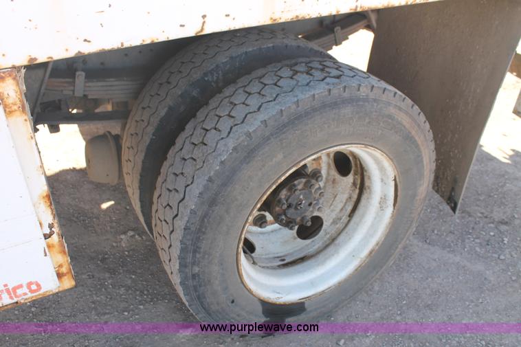 image for item J1313 2000 International 4700 flat bed truck