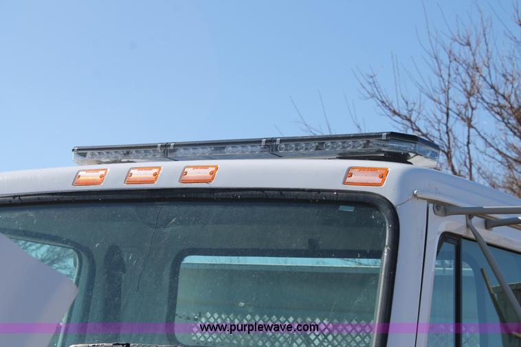 image for item J1313 2000 International 4700 flat bed truck