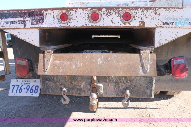 image for item J1313 2000 International 4700 flat bed truck