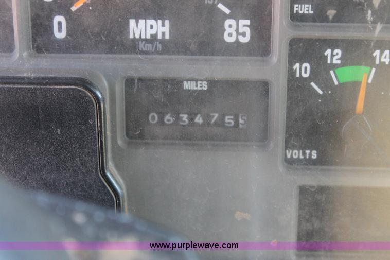 image for item J1313 2000 International 4700 flat bed truck