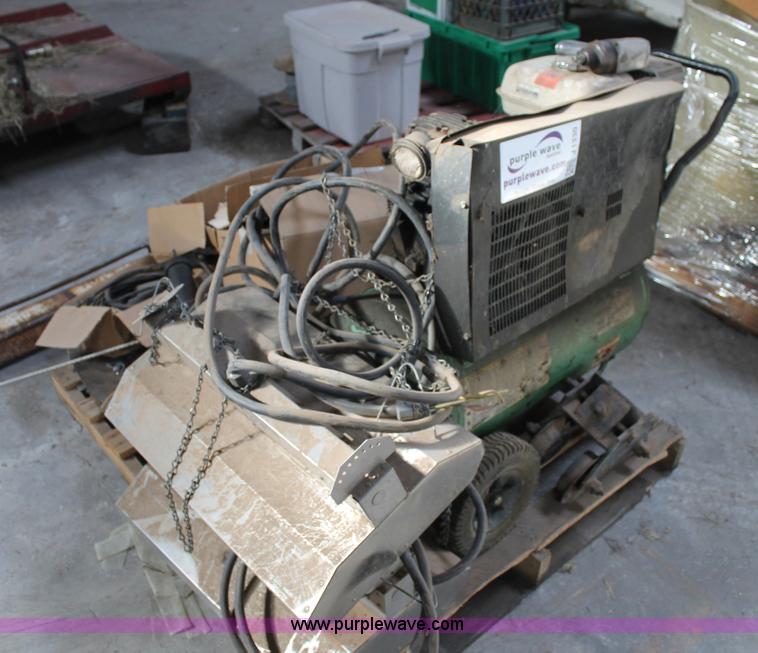 image for item J1330 Assorted tools