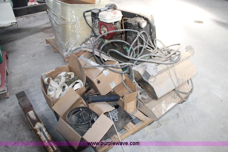 image for item J1330 Assorted tools