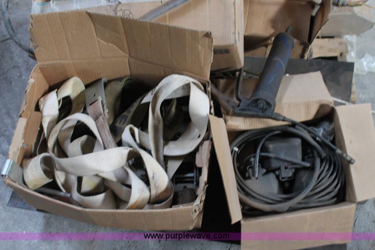 image for item J1330 Assorted tools