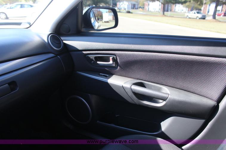 image for item J4274 2007 Mazda 3