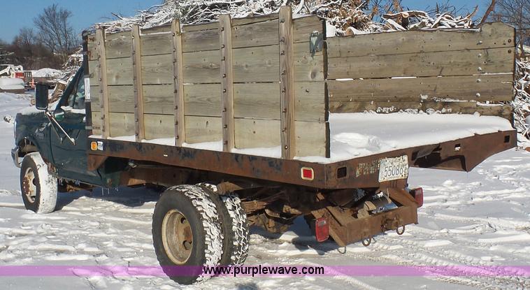image for item J4526 1996 Ford F450 Super Duty dump flatbed truck