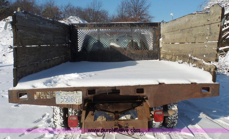 image for item J4526 1996 Ford F450 Super Duty dump flatbed truck