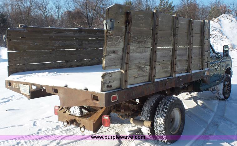 image for item J4526 1996 Ford F450 Super Duty dump flatbed truck