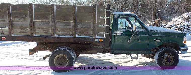 image for item J4526 1996 Ford F450 Super Duty dump flatbed truck