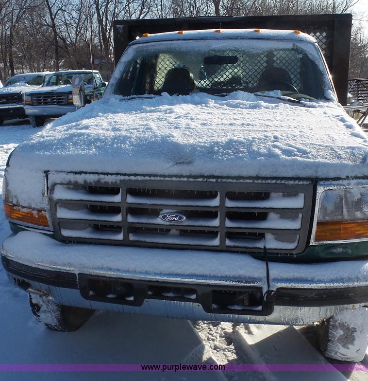 image for item J4526 1996 Ford F450 Super Duty dump flatbed truck