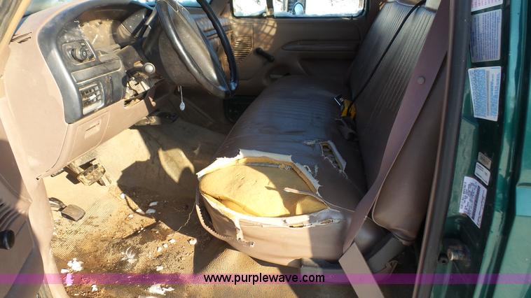 image for item J4526 1996 Ford F450 Super Duty dump flatbed truck