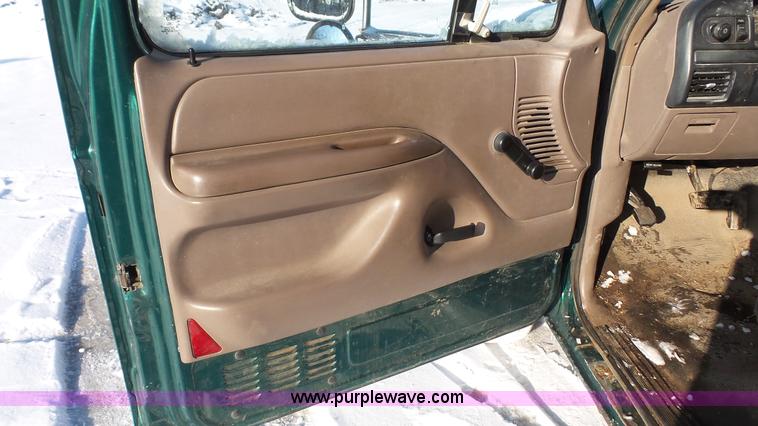 image for item J4526 1996 Ford F450 Super Duty dump flatbed truck