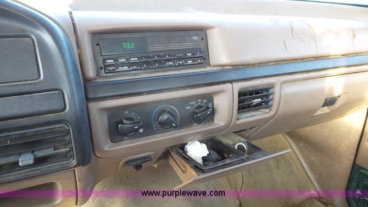 image for item J4526 1996 Ford F450 Super Duty dump flatbed truck