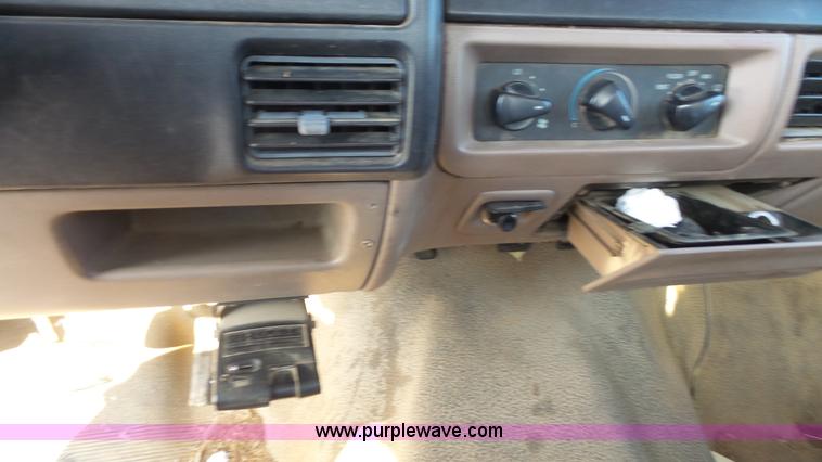 image for item J4526 1996 Ford F450 Super Duty dump flatbed truck