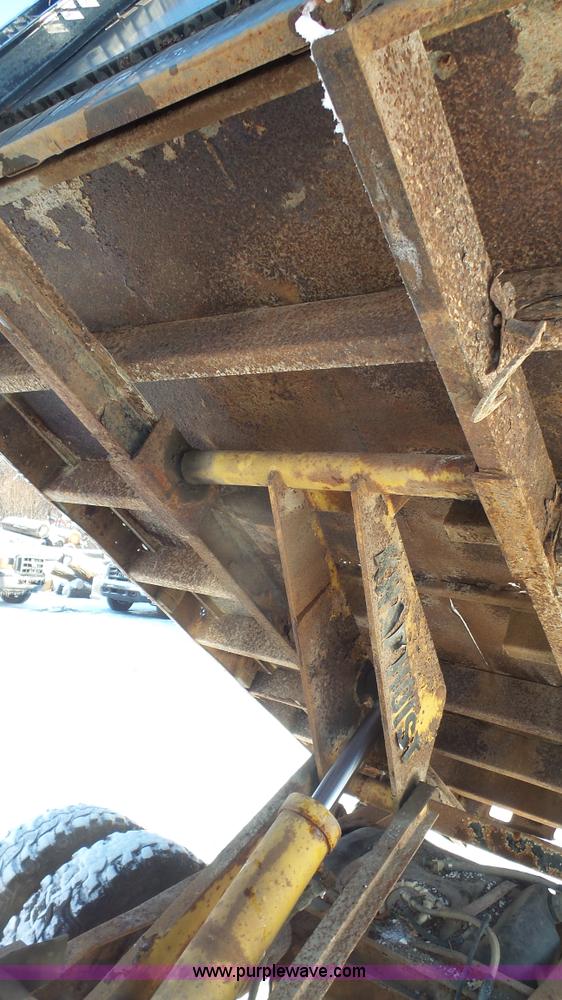 image for item J4526 1996 Ford F450 Super Duty dump flatbed truck