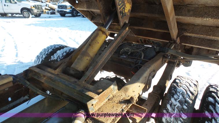 image for item J4526 1996 Ford F450 Super Duty dump flatbed truck