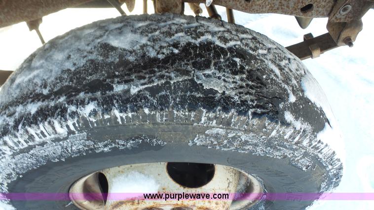 image for item J4526 1996 Ford F450 Super Duty dump flatbed truck