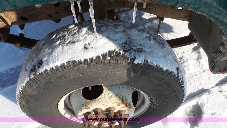 image for item J4526 1996 Ford F450 Super Duty dump flatbed truck