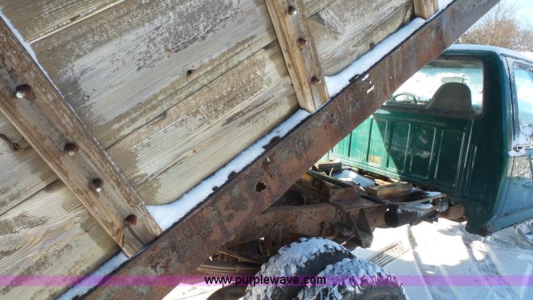 image for item J4526 1996 Ford F450 Super Duty dump flatbed truck