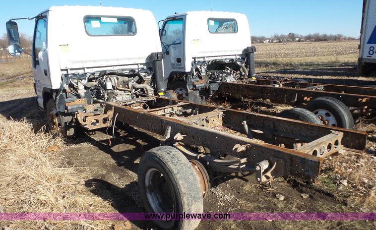 image for item J4555 1999 Isuzu NPR truck cab and chassis