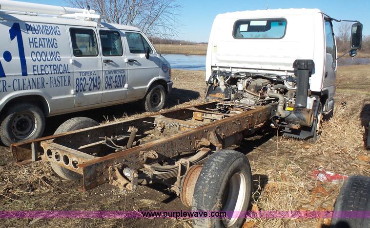 image for item J4555 1999 Isuzu NPR truck cab and chassis