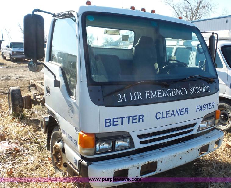 image for item J4555 1999 Isuzu NPR truck cab and chassis