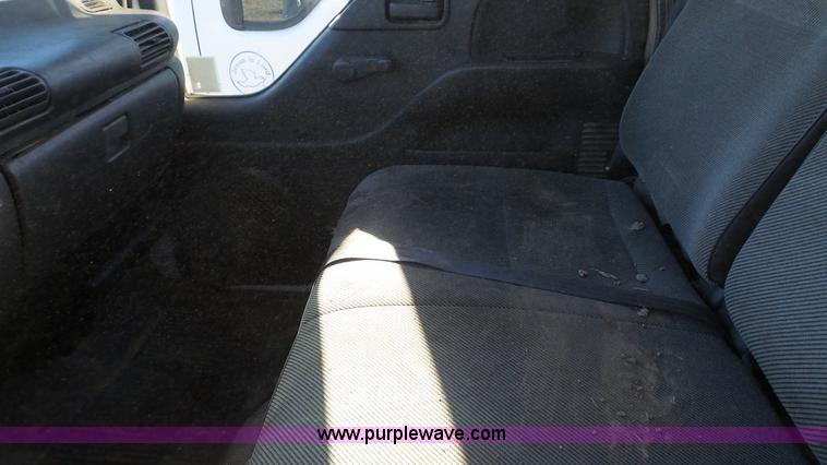 image for item J4555 1999 Isuzu NPR truck cab and chassis