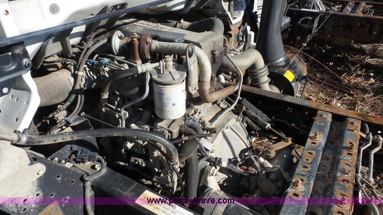image for item J4555 1999 Isuzu NPR truck cab and chassis