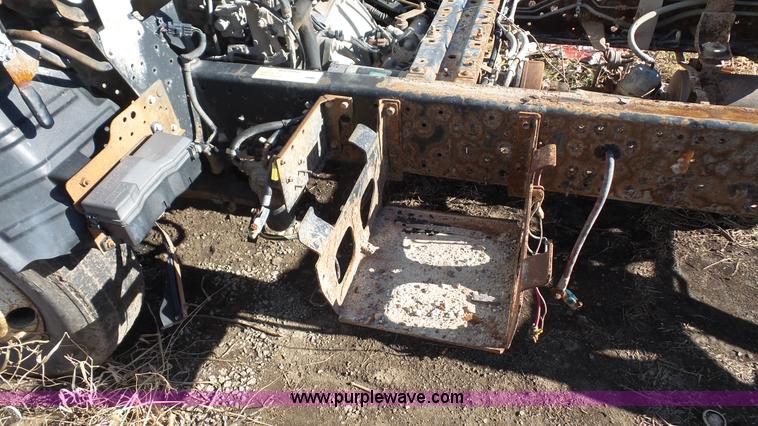 image for item J4555 1999 Isuzu NPR truck cab and chassis