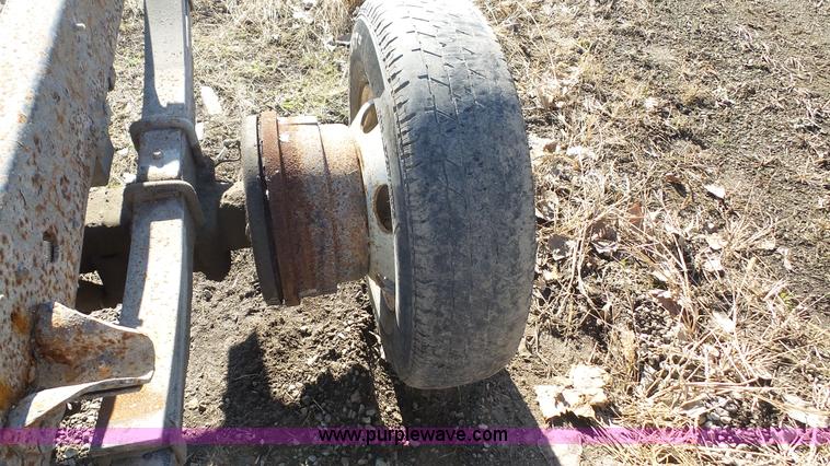 image for item J4555 1999 Isuzu NPR truck cab and chassis