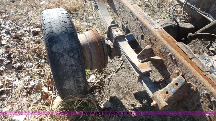image for item J4555 1999 Isuzu NPR truck cab and chassis