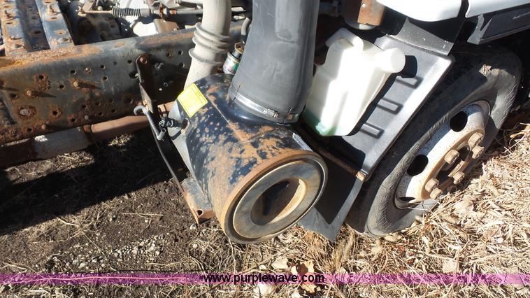 image for item J4555 1999 Isuzu NPR truck cab and chassis