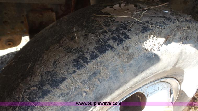 image for item J4555 1999 Isuzu NPR truck cab and chassis