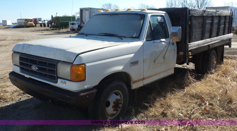 image for item J4556 1988 Ford F350 flatbed pickup truck