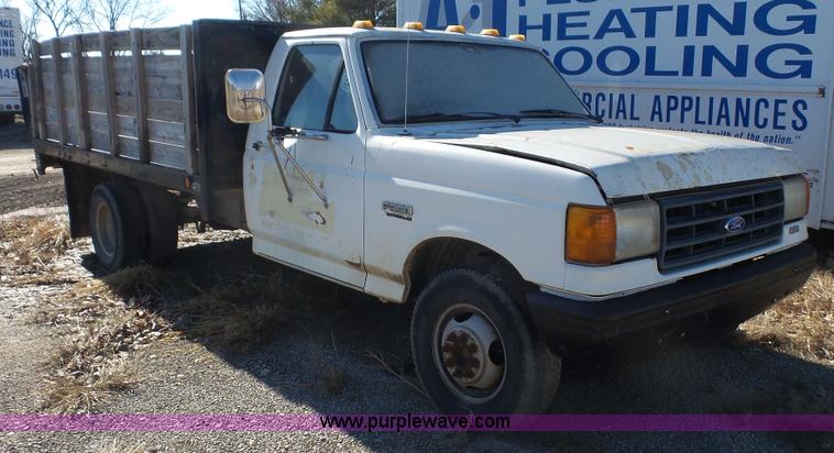 image for item J4556 1988 Ford F350 flatbed pickup truck