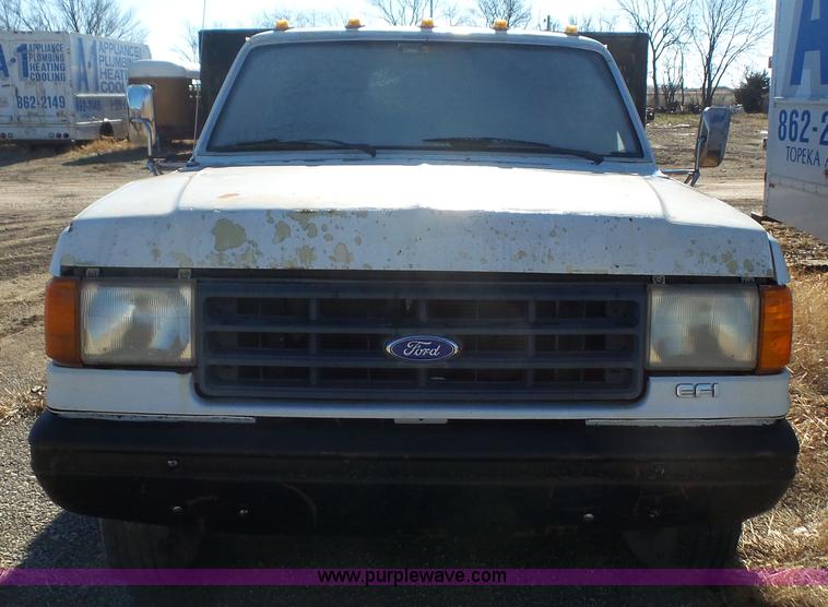 image for item J4556 1988 Ford F350 flatbed pickup truck