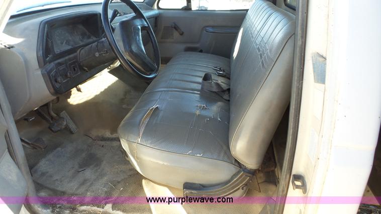 image for item J4556 1988 Ford F350 flatbed pickup truck