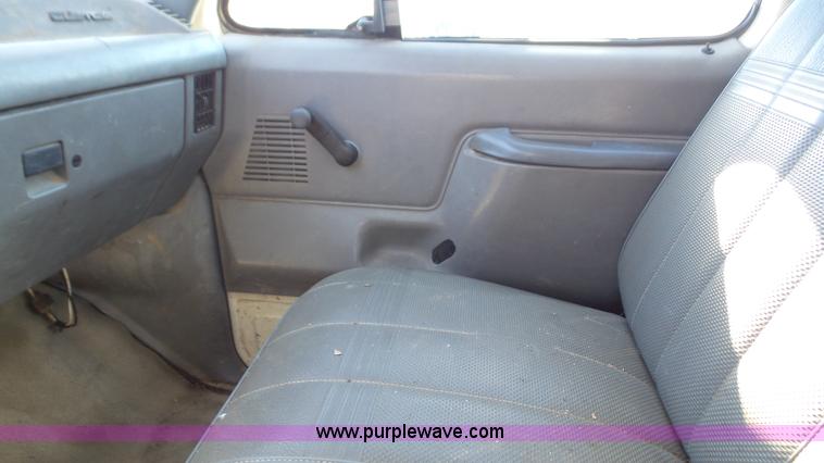 image for item J4556 1988 Ford F350 flatbed pickup truck