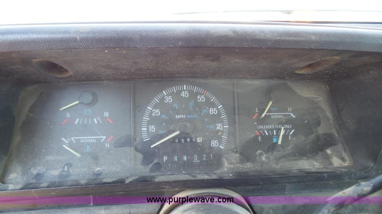 image for item J4556 1988 Ford F350 flatbed pickup truck