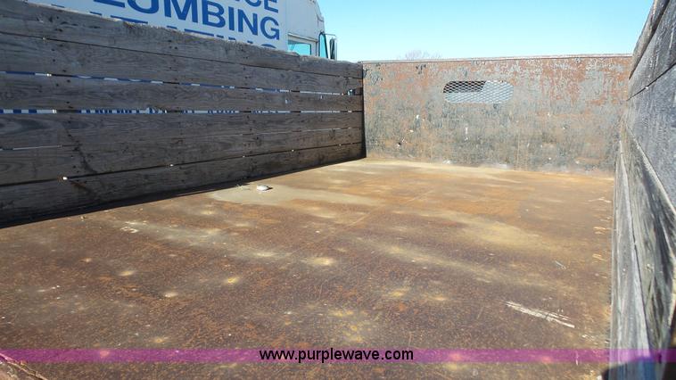 image for item J4556 1988 Ford F350 flatbed pickup truck