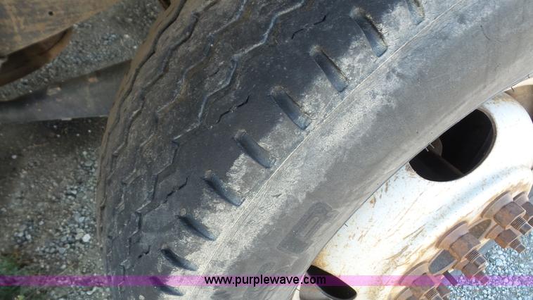 image for item J4556 1988 Ford F350 flatbed pickup truck