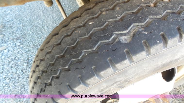 image for item J4556 1988 Ford F350 flatbed pickup truck